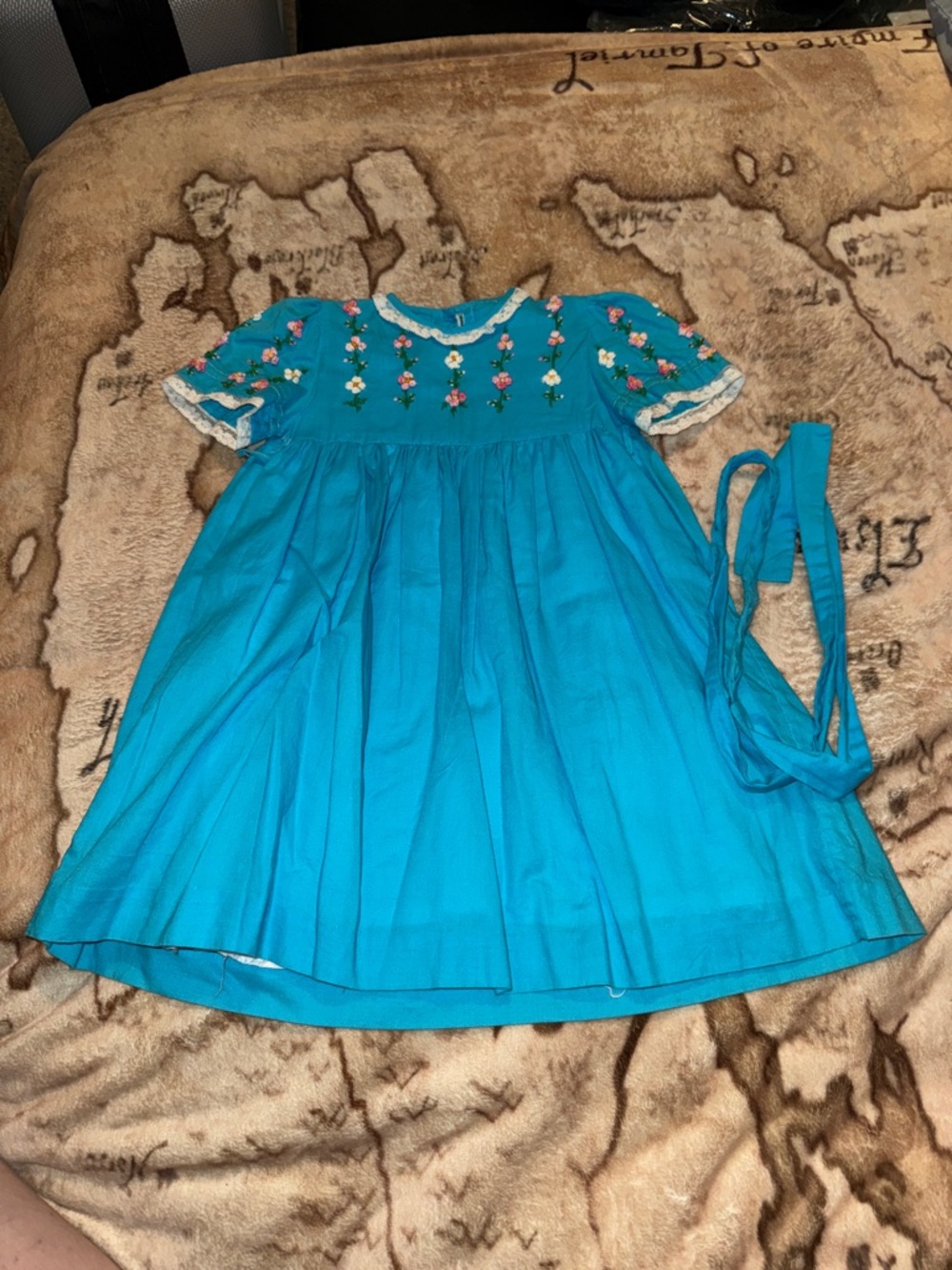 🖤VINTAGE 1980s BLUE FLORAL EMBROIDERED DRESS SIZE 6-9 MONTHS🖤 - Picture 2 of 7